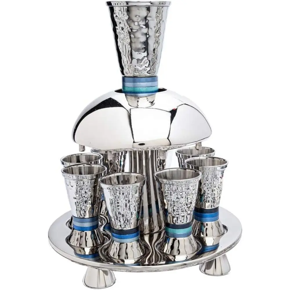 

Горшок для киддуша из кованого никеля с коническими чашами - синие кольца