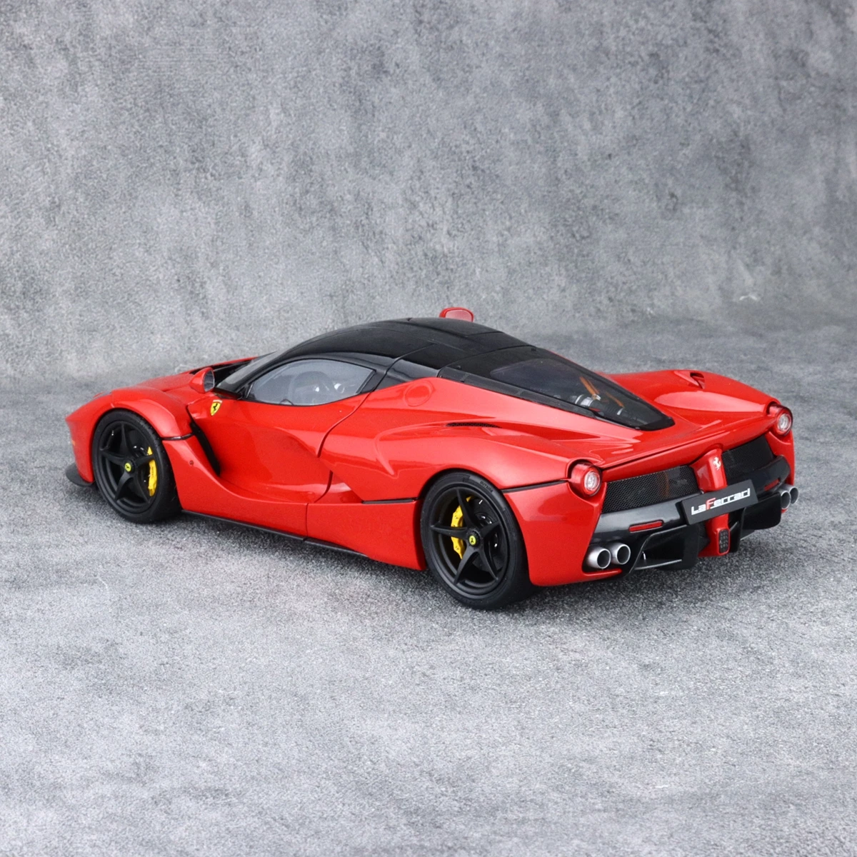 โมเดลรถเหล็กหล่อ BBR Diecast ขนาด 1/18 รุ่น LaFerrari ของเล่นรถเฟอร์รารี่แบบเปิดได้เต็มรูปแบบ ของเล่นสำหรับเด็กผู้ชาย ของแท้พร้อมกล่อง