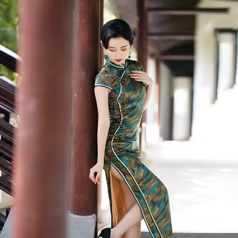 Yourqipao Chinese Traditional Green Silk Retro Cheongsam Long High-end Women's Qipao Catwalk Evening Dress