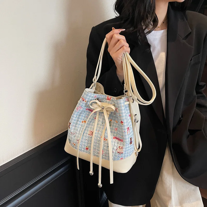 

NewWomen's Tote Bag Cute Embossed Handbag Large Capacity Canvas Shoulder Bag for Work Commute Casual Chic Purse Outdoor Shopping