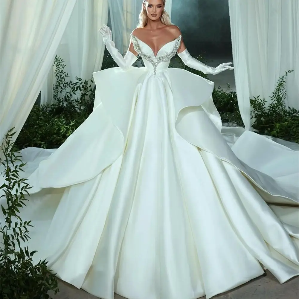 

Arabic Ball Gown Wedding Dresses Sweetheart Beading Crystal Shiny Satin Robe De Mariee Country Plus Size Bridal Gowns