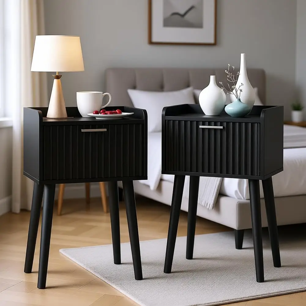 

Pair of Compact Bedside Tables with Latched Door and Solid Wood Legs, Suitable for Century-Style Bedrooms or Small Spaces