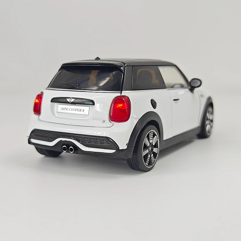 1:24 simulation BMW mini Cooper S alloy car model has simulated sound and lighting functions, rich details, fine workmanship
