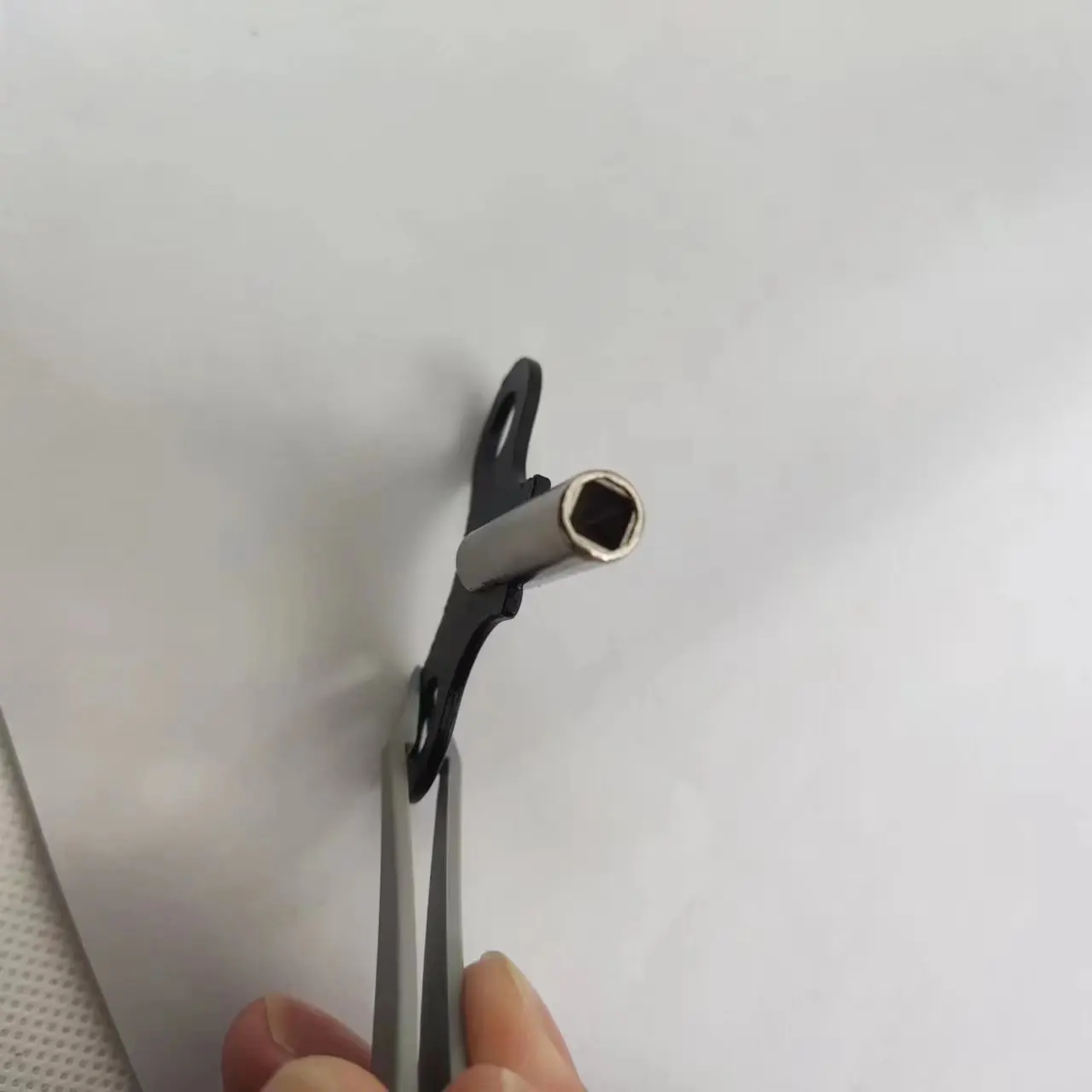 Klokaccessoires, wandklok, vloerklok, wekker, sleutelonderdelen, drie vijf opwindsleutels, drie vijf opening