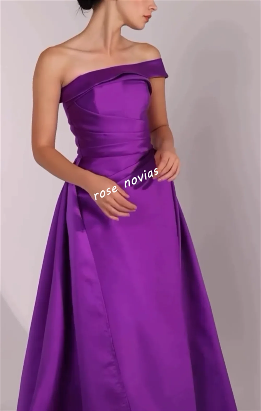Maßgeschneiderte Charmeuse-Falten-One-Shoulder-A-Linie-lange Kleider, maßgeschneiderter Anlass, hohe Qualität, elegant für Damen, Abendpartykleid