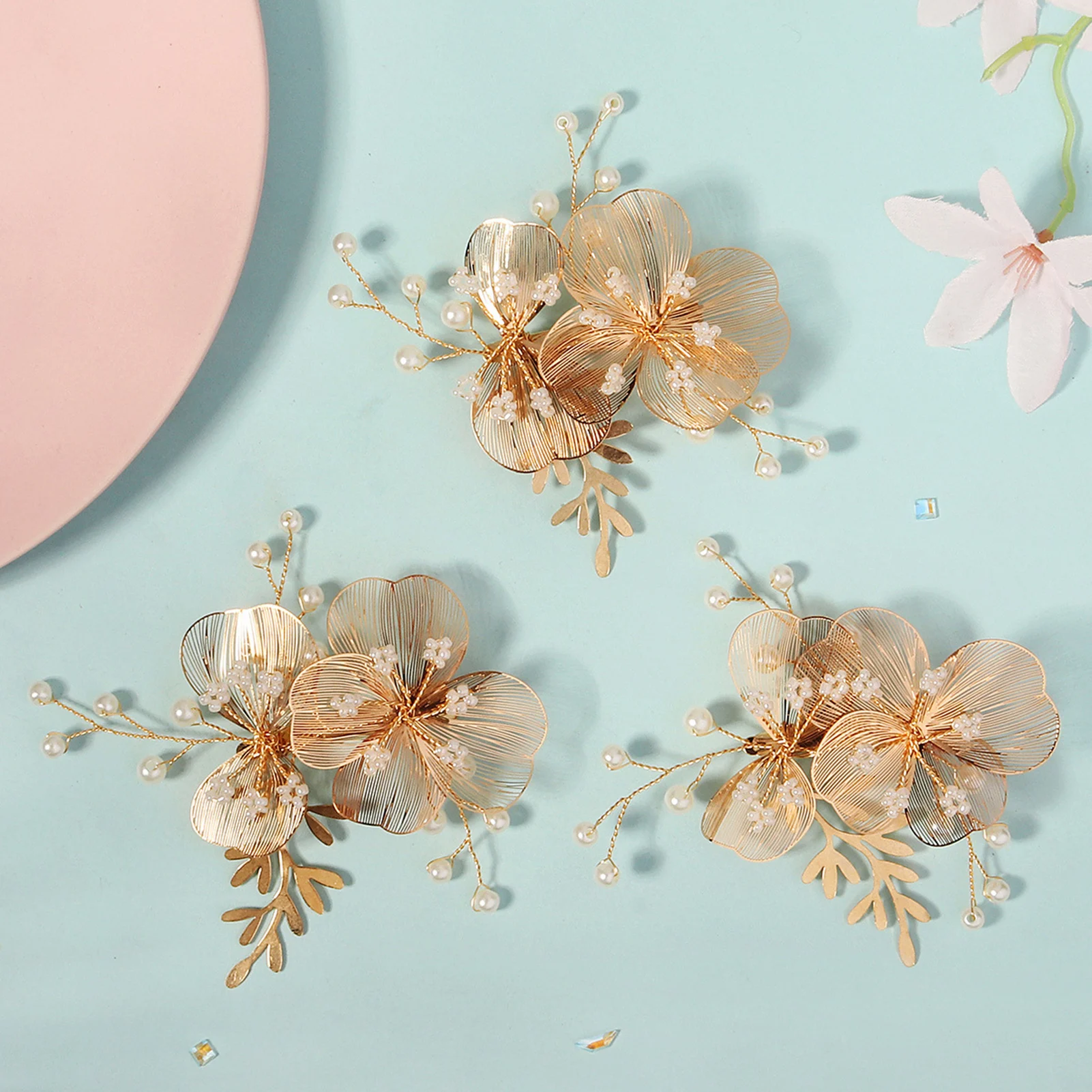 

3pcs Golden Flower Hair Clips Accessories for Women Head Ornaments Jewelry Bridal Hairpins Headpiece Hairstyle Design Tools