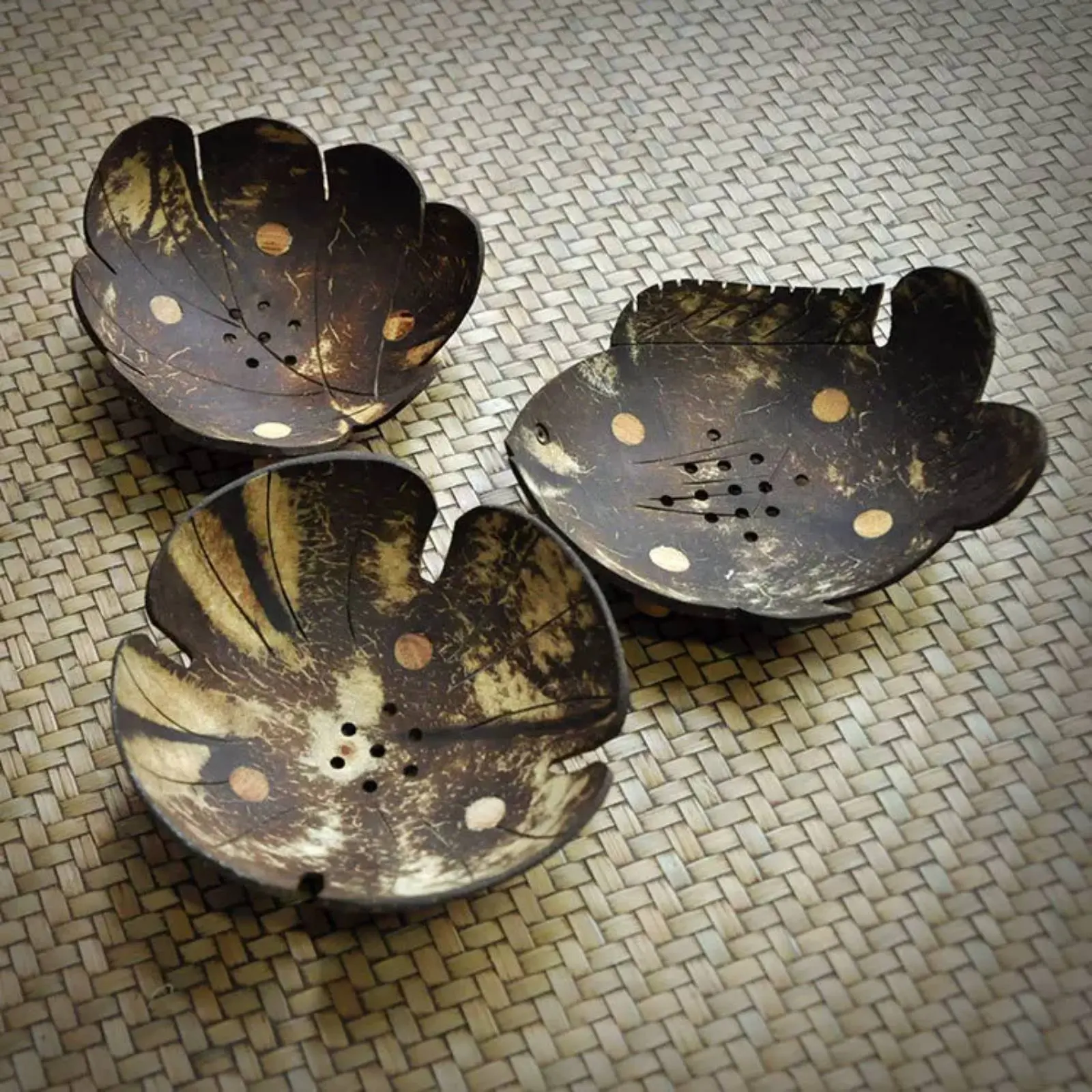 

3 Pieces Coconut Shell Soap Dish Natural Material Handmade Soap Tray Bath Item Eco-Friendly for Washroom