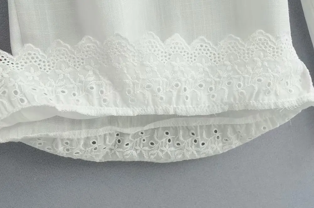 Nowa letnia moda damska 2026, casualowy kombinezon z koronkowymi wstawkami, długie spodnie z odkrytymi plecami i wycięciami.