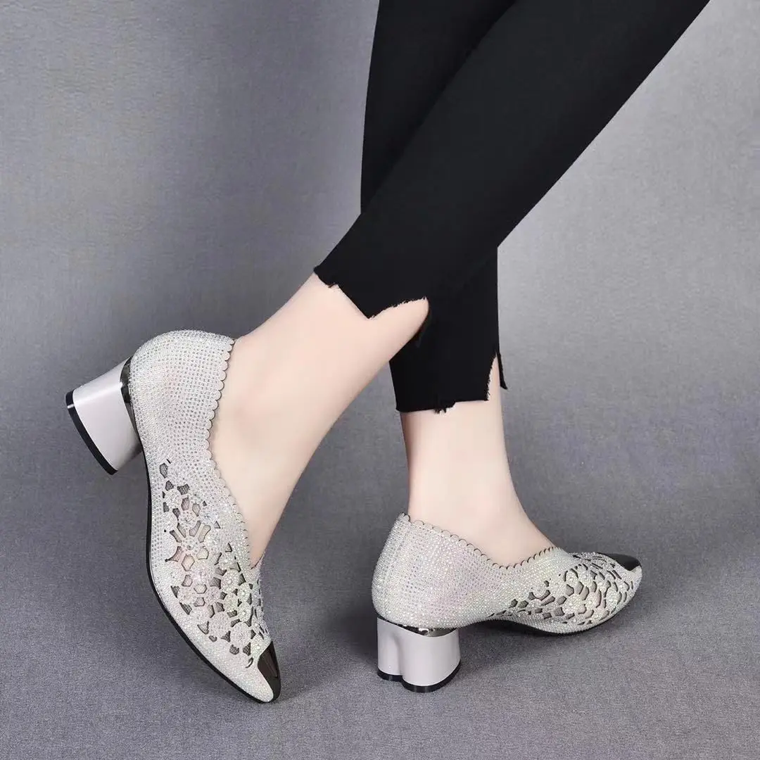 

Woman pointed toe chunky heels with heart shape dress shoes office lady work flats shoes Designer v-neck short ankle boots