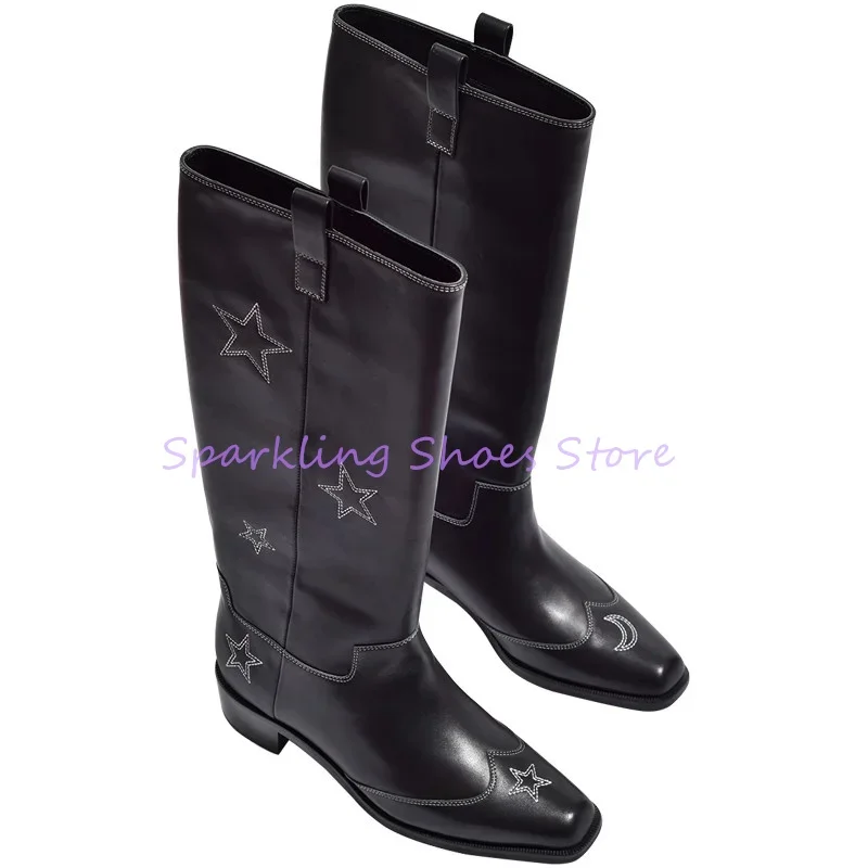 

Модные женские ковбойские сапоги с асимметричной вышивкой, высокие сапоги до колена с круглым носком на массивном каблуке, женские рыцарские сапоги