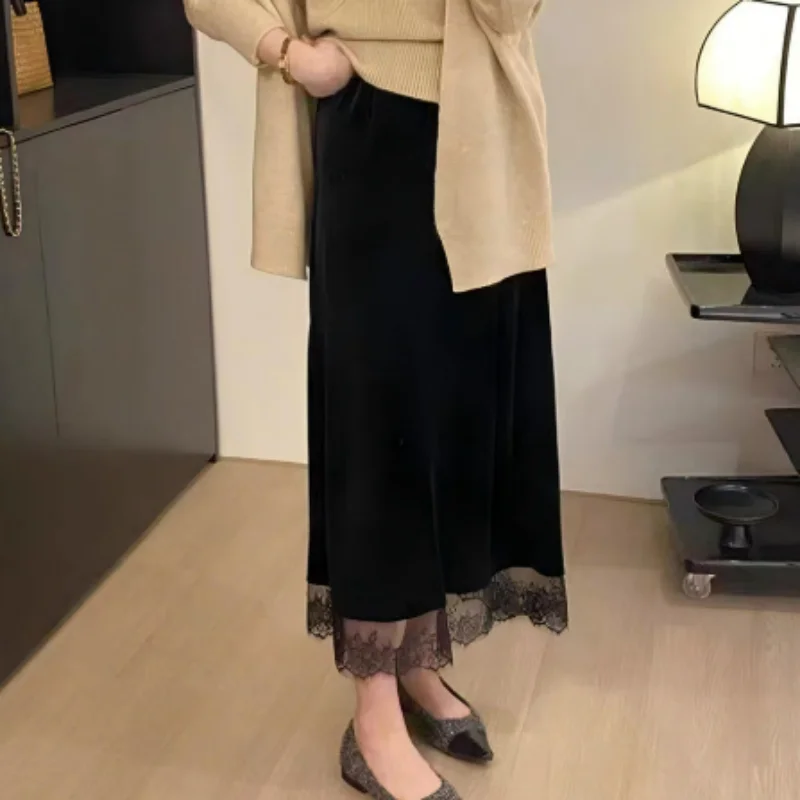 

Black Skirt With Split Back And Elegant High Waist Velvet Skirt With Lace Edge In Autumn And Winter
