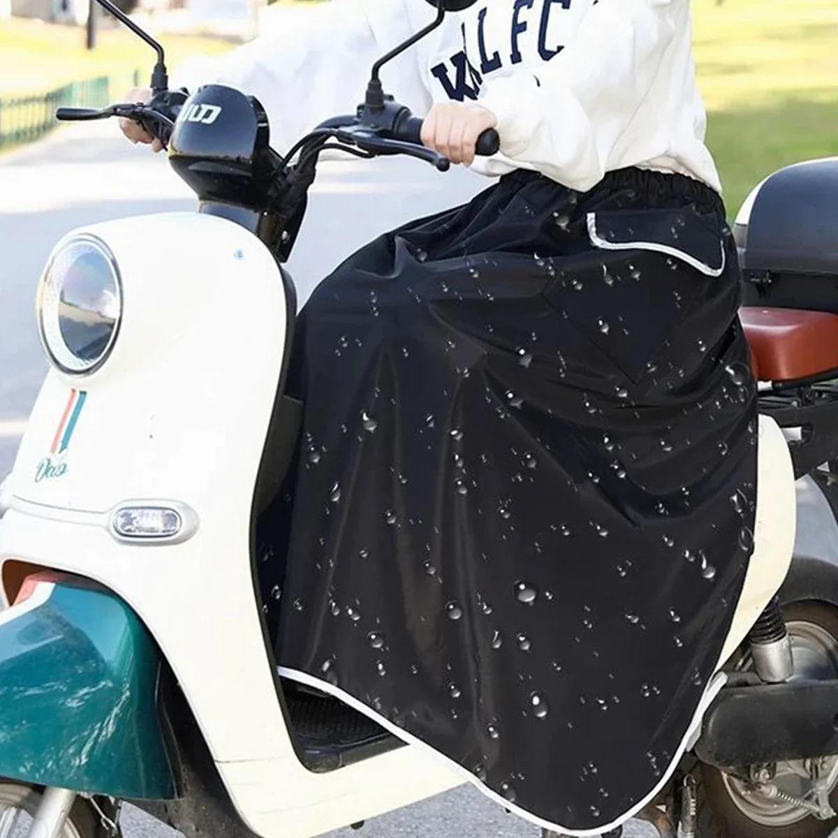 Winter Windproof Motorcycle Scooters Leg Cover Knee Blanket Warmer Waterproof Winter Quilt Warm Electric Car Leg Apron Cover