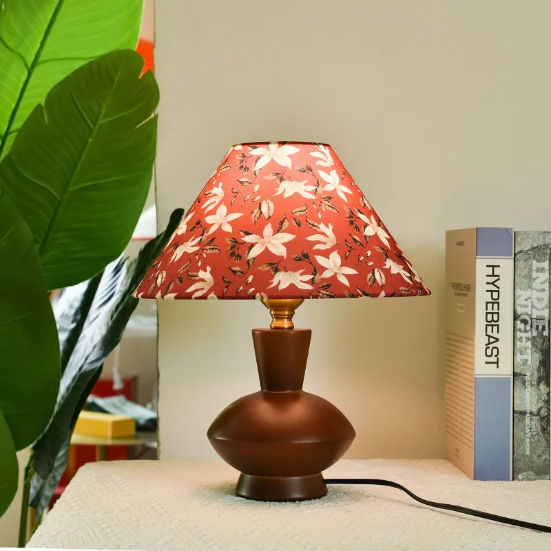 Vintage Style Wooden Floor Lamps Bedroom French Vintage Print Designer Living Room Cabinet Decoration Bedsides Desk Table Lights