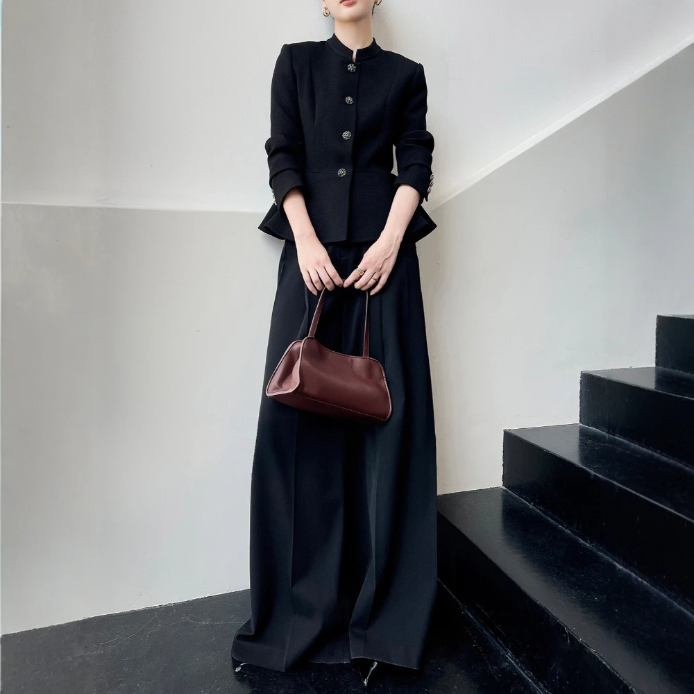 TWOTWINSTYLE سترة سوداء مقسمة واحدة الصدر أنثى الوقوف الرقبة طويلة الأكمام التخسيس أنيقة المرأة السترات موضة الخريف