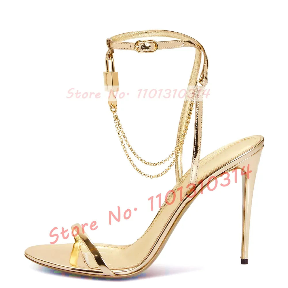 

Женская обувь золотого цвета с брелком, Роскошные туфли на высоком каблуке с металлической цепочкой, женские летние праздничные шикарные вечерние босоножки