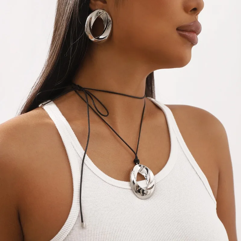 

Simple Fashion ZAA Oval Pendant Necklace for Women Men Knotted Bow Black Leather Rope Chain Necklaces Daily Wear Jewelry Gifts