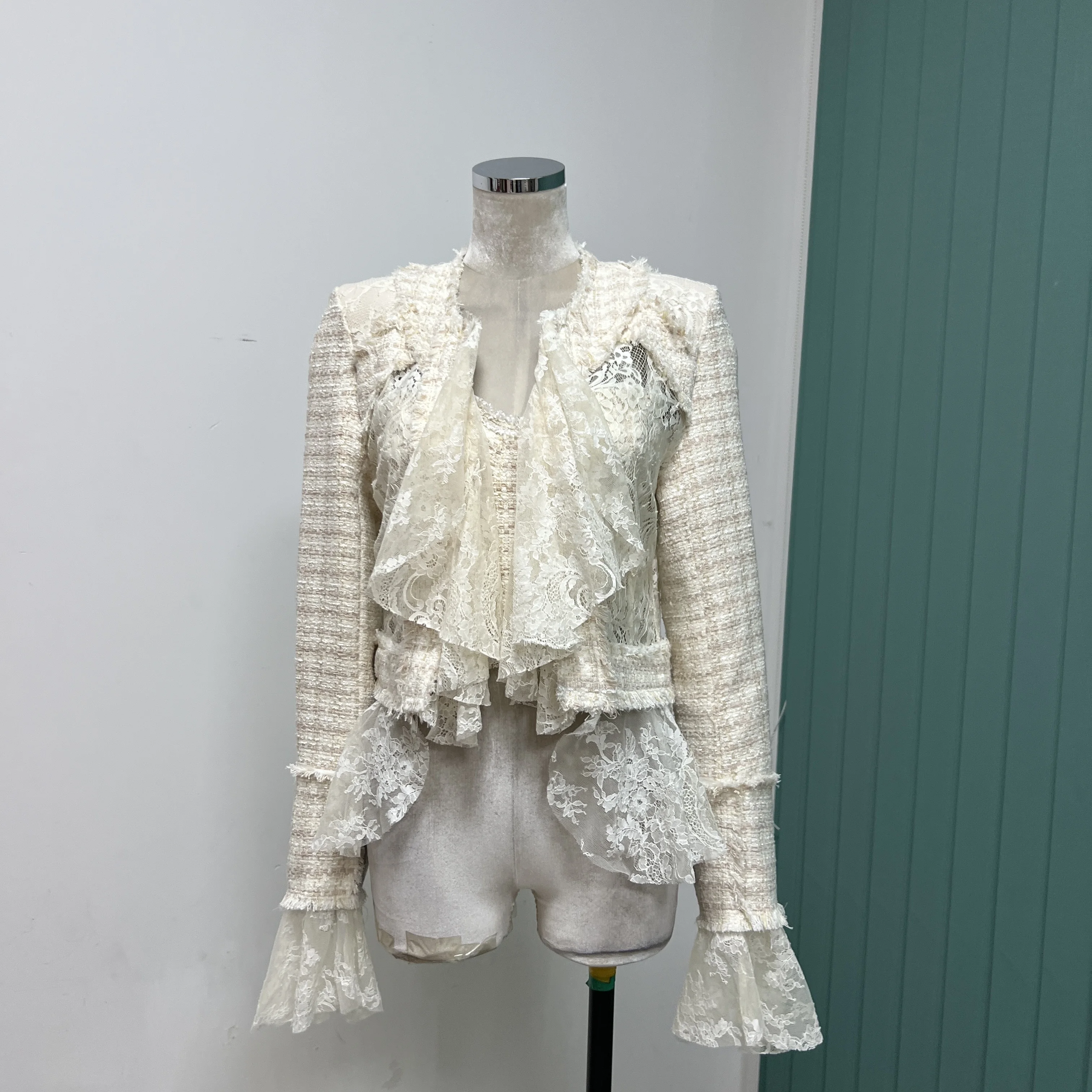 

New fashion gentle palace wind woven stitching lace perspective top+woven suspender vest