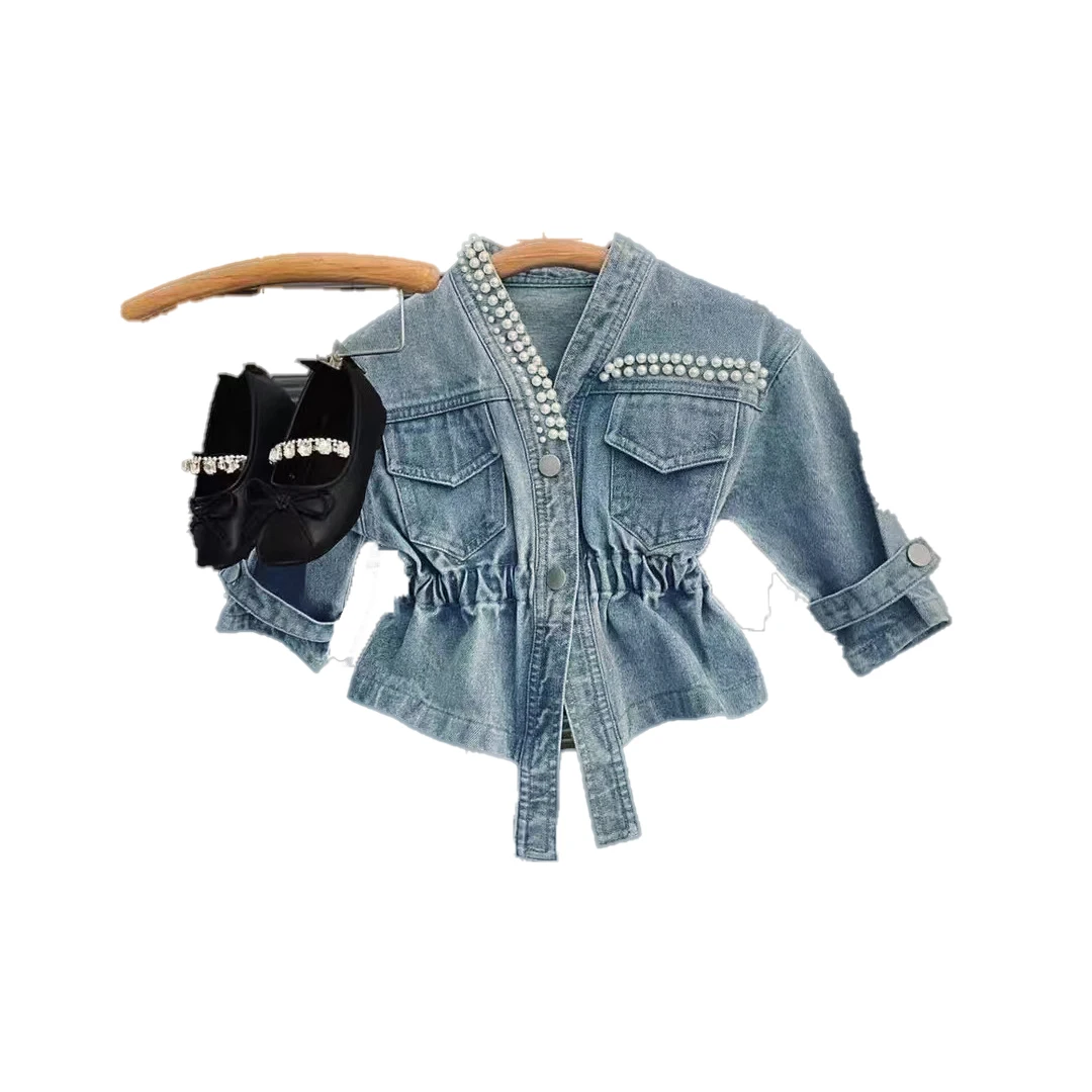 

Джинсовые короткие пальто с жемчугом и v-образным вырезом для маленьких девочек, тонкая джинсовая куртка с эластичной резинкой на талии, детская одежда, осень 2021, новая джинсовая куртка для девочек, темперамент