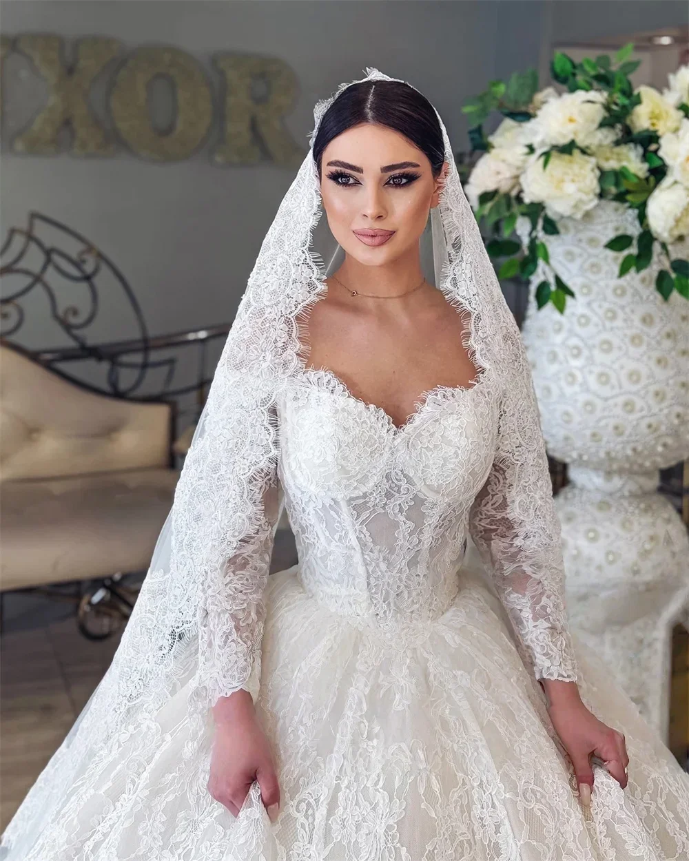 فساتين زفاف رومانسية مخصصة بأكمام طويلة دانتيل على شكل حرف a ورقبة قارب 2025 ذيل محكمة بدون ظهر العروس فيستدوس دي نوفيا