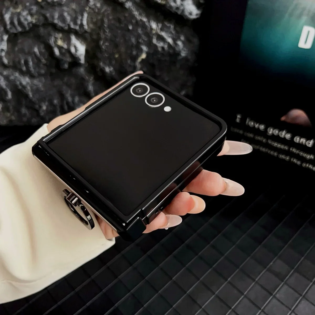 高級ビジネス向けプレーンレザー 磁気Magsafe対応 Samsung Z Flip 7/6/5/4/3用リングブラケット付き保護ケース