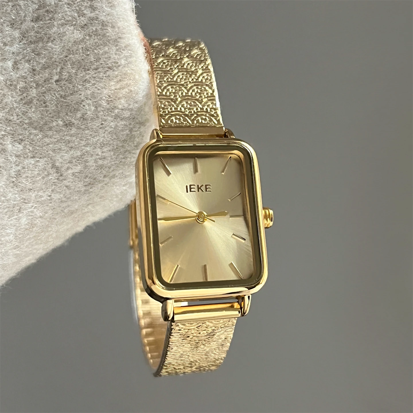 Gold Tinfoil Hot Square Watch Creative High-End Temperament Niche Exquisite Luxury Versatile Women'S Quartz Watch Accessories