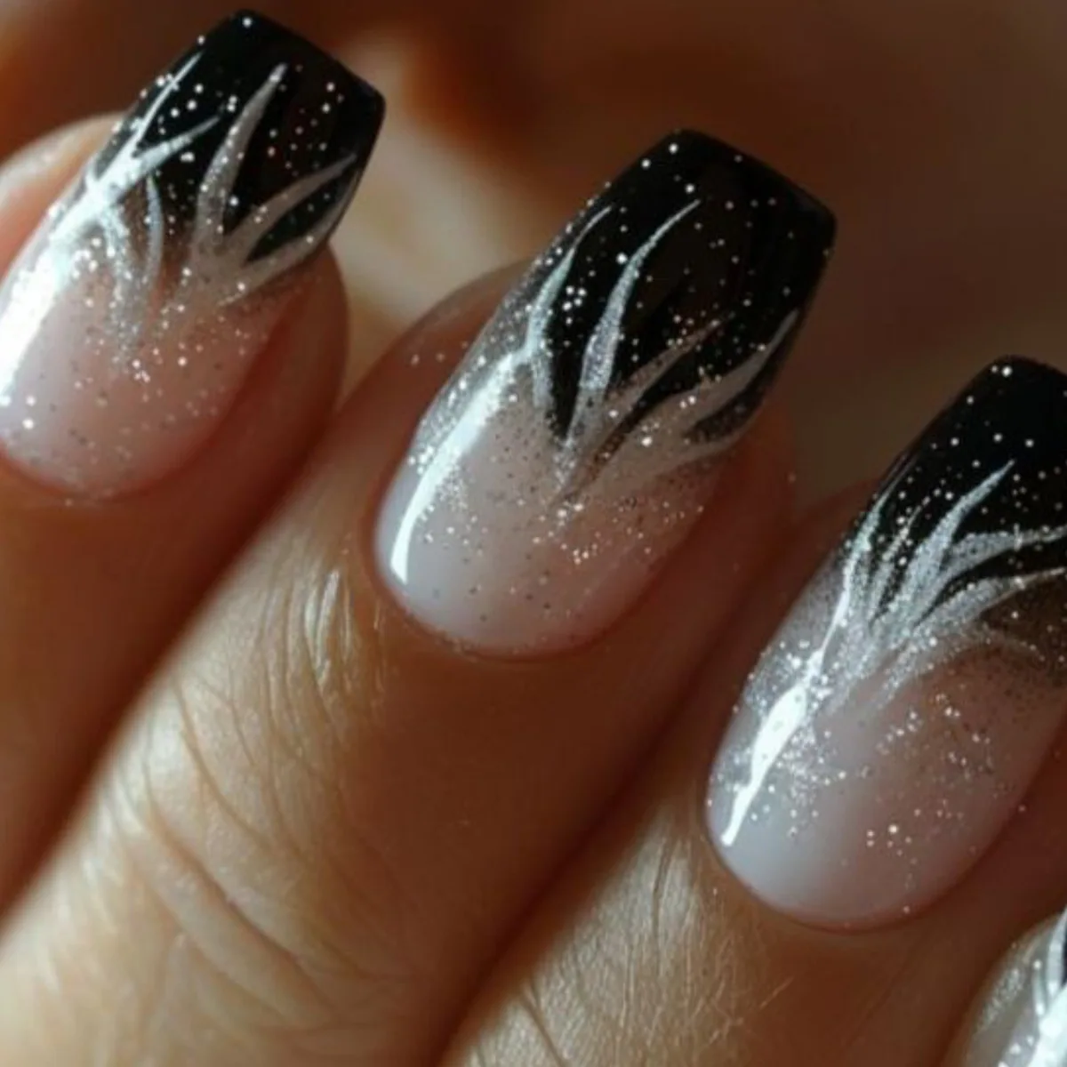 24枚入り スパークルグリッター グラデーション つけ爪 星空ネイルアート フレンチチップ フェイクネイル プレスオン ミニマリスト スクエア 付け爪