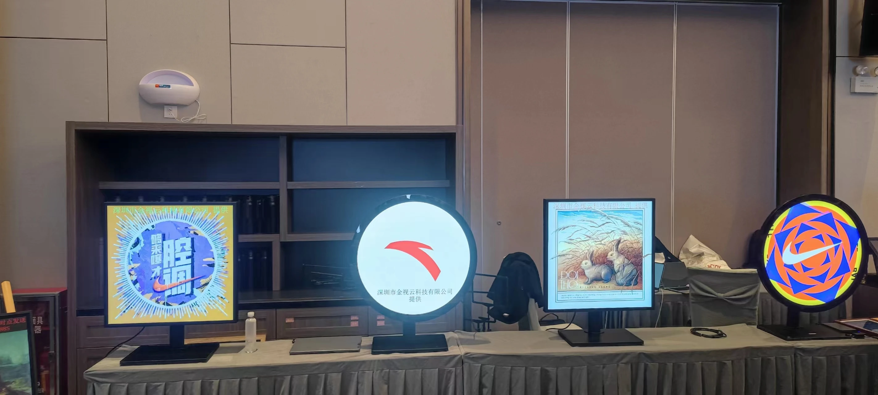 23.6 inch Ultra High Brightness Round 700 nits Circular Advertising Screen LCD Digital Signage Display