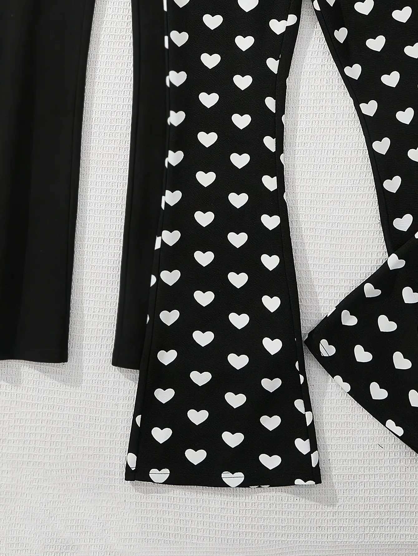 Trendige Mädchen-Schlaghosen im 2er-Pack, einfarbig, schwarz und weiß, mit Herz-Print, Streetwear-Modehosen – Detail 5