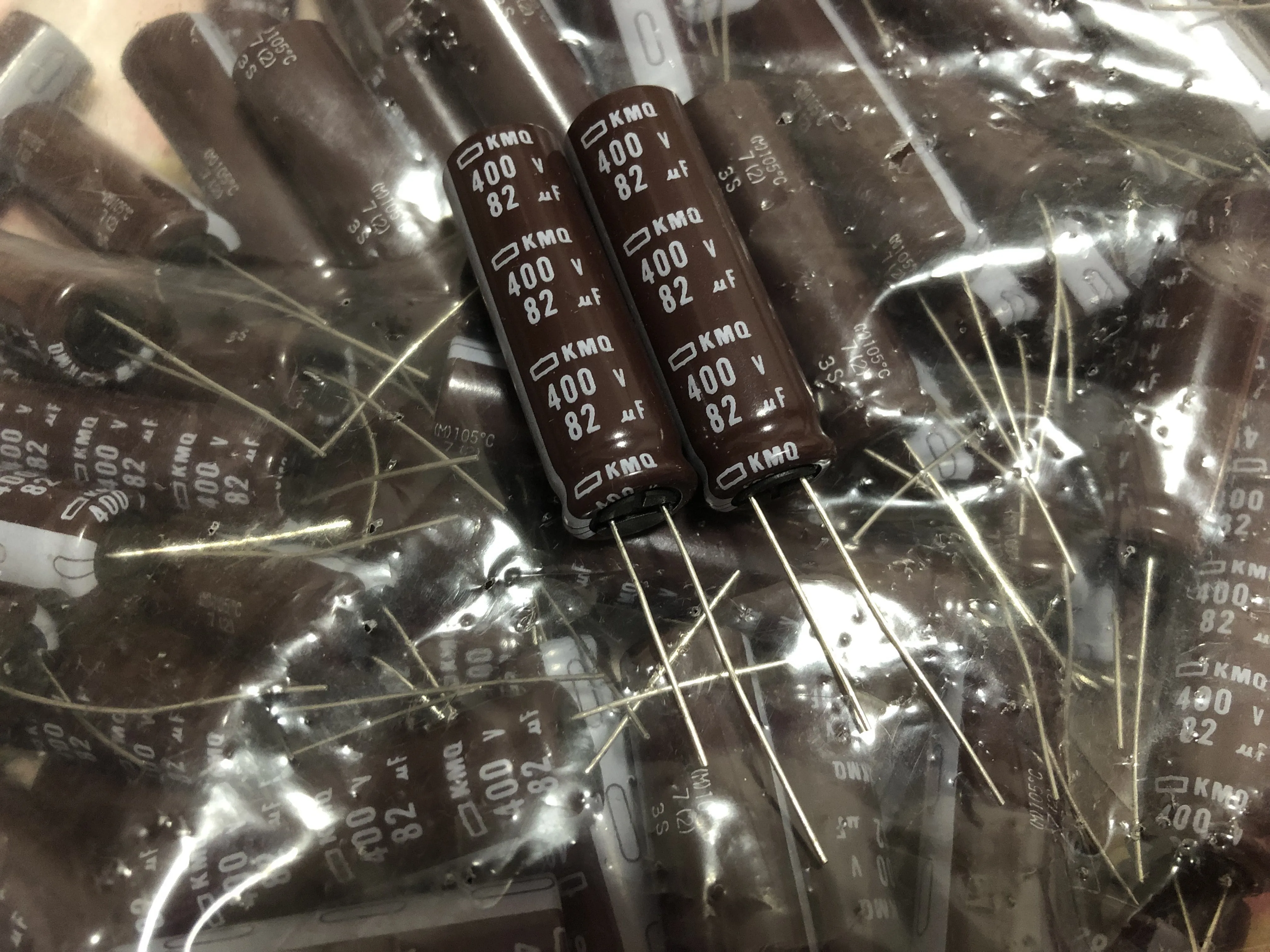 2024 جديد نيبون KXG 400V82UF 18X25 مللي متر NCC مُكثَّف كهربائيًا 82 فائق التوهج 400V CHEMI-CON 82 فائق التوهج/400v kxg رائجة البيع