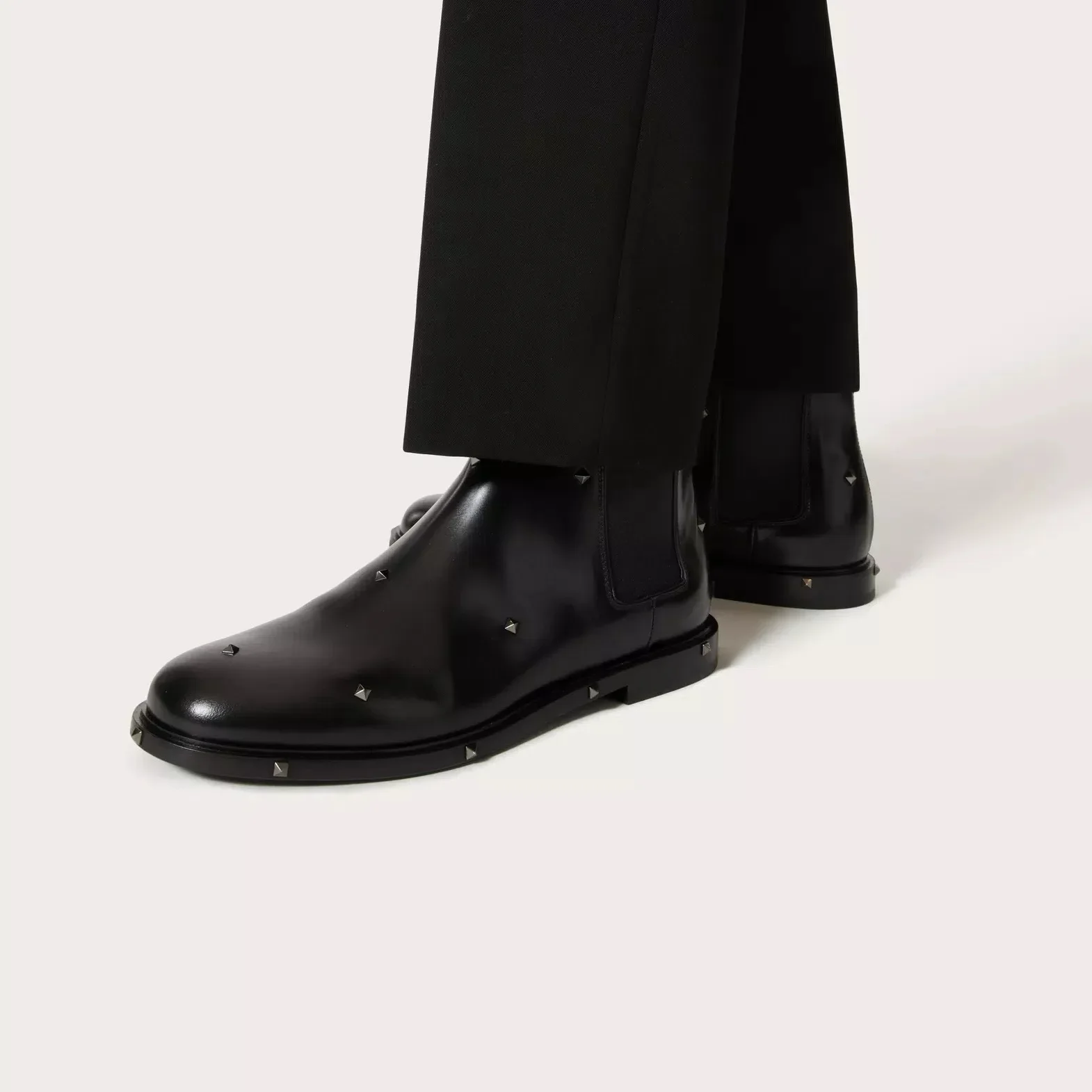 

2025 Round Toe Low Heel Thin Sole Simple Design Rivet Decorative Elastic Short Boot Black Men's Ankle Boots Large Size Men Shoes