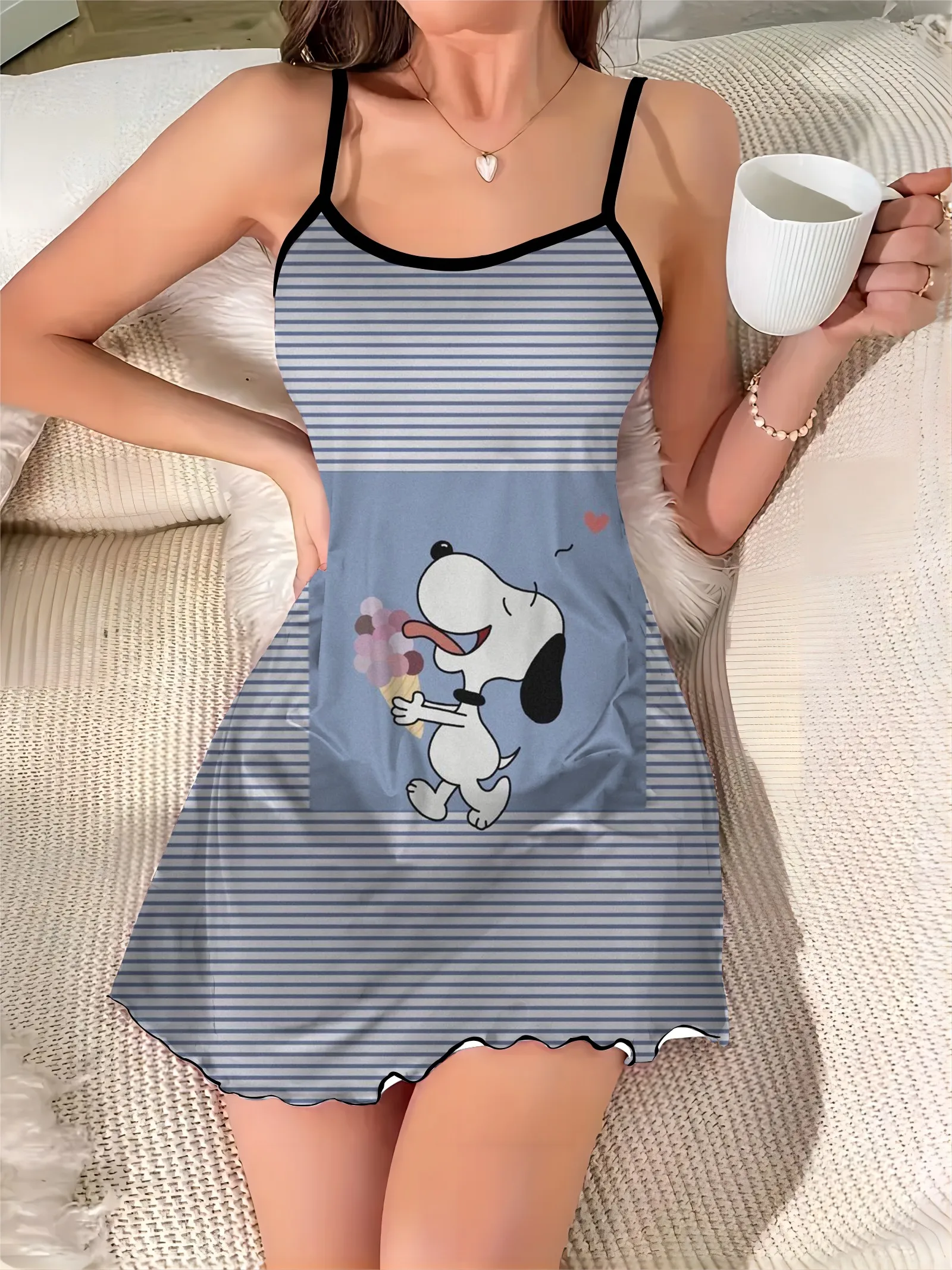 Snoopy Satin Oberfläche Salat besatz Rundhals ausschnitt sexy Kleid elegante Kleider für Frauen Pyjama Rock Mode Sommer schicke Mini Trim