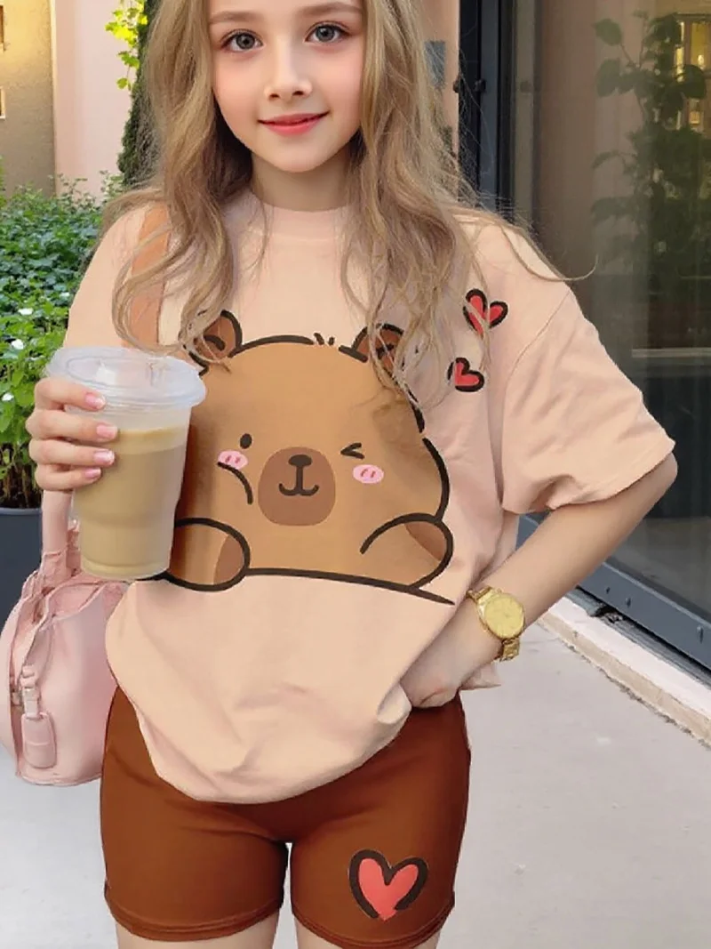 Conjunto de Ropa Infantil Verano 2026 para Niñas, Estilo Dulce con Capibara, Camiseta Transpirable de Manga Corta + Pantalones Cortos Ajustados con Forma de Corazón