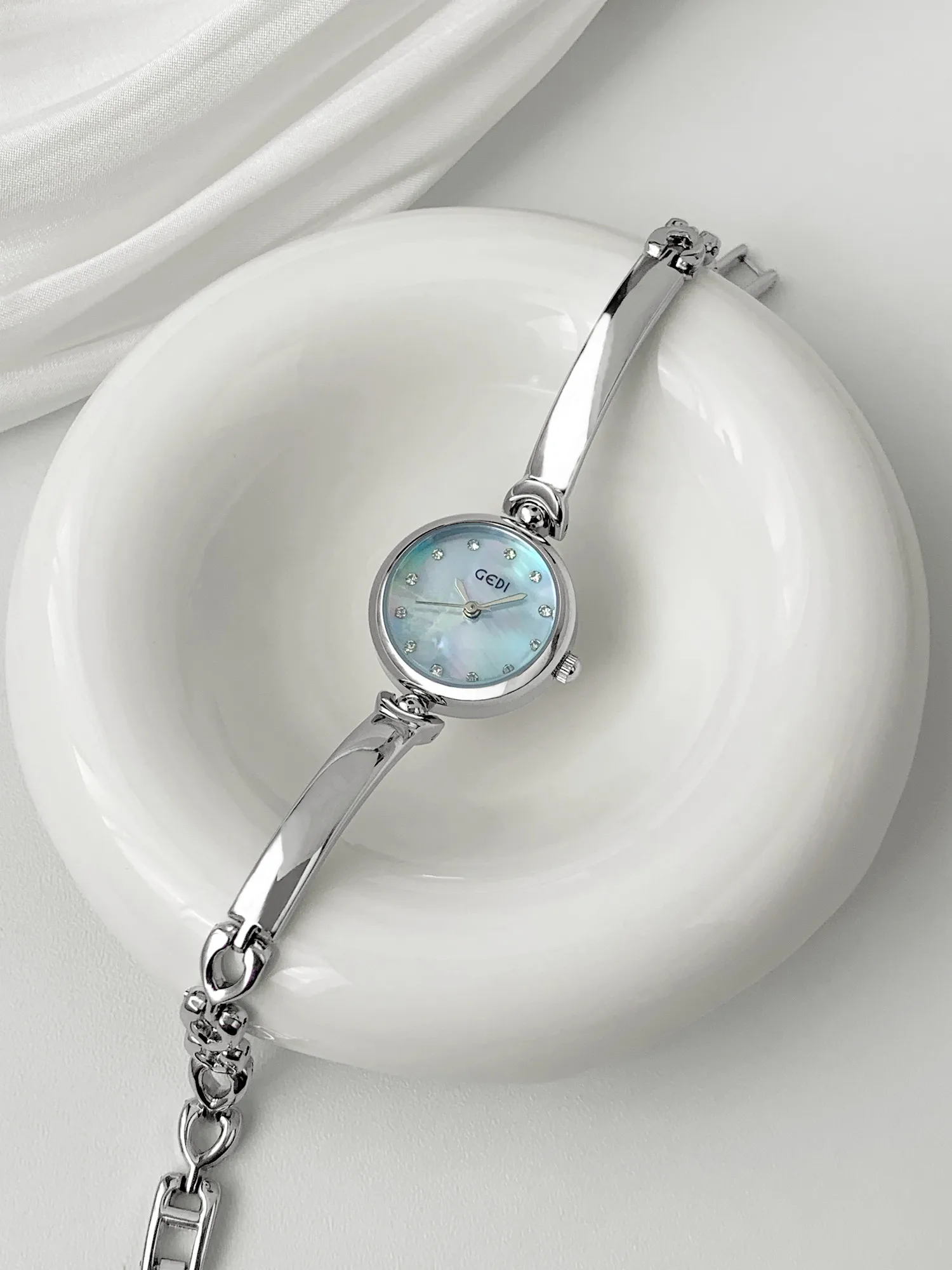 New Women'S WatchStudent Style Light Luxury, High-End Design, Fashionable And Sophisticated, 2026 New Model, Women'S Wristwatch.
