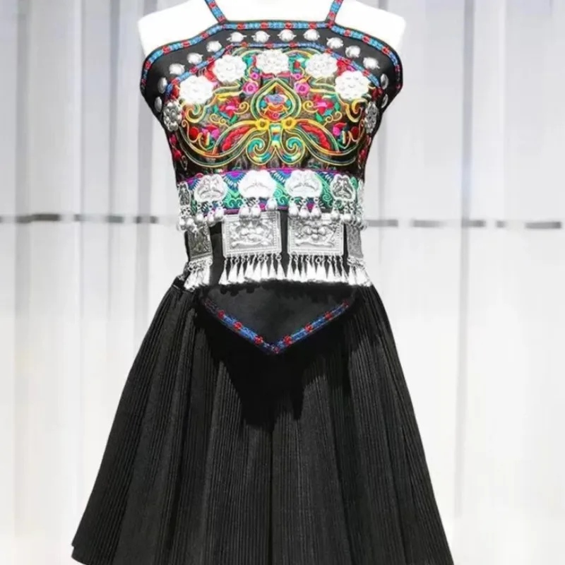 Chinese Retro Miao Ethnic Embroidered Belly Top for Women, Vintage Embroidery Sleeveless Vest Costume