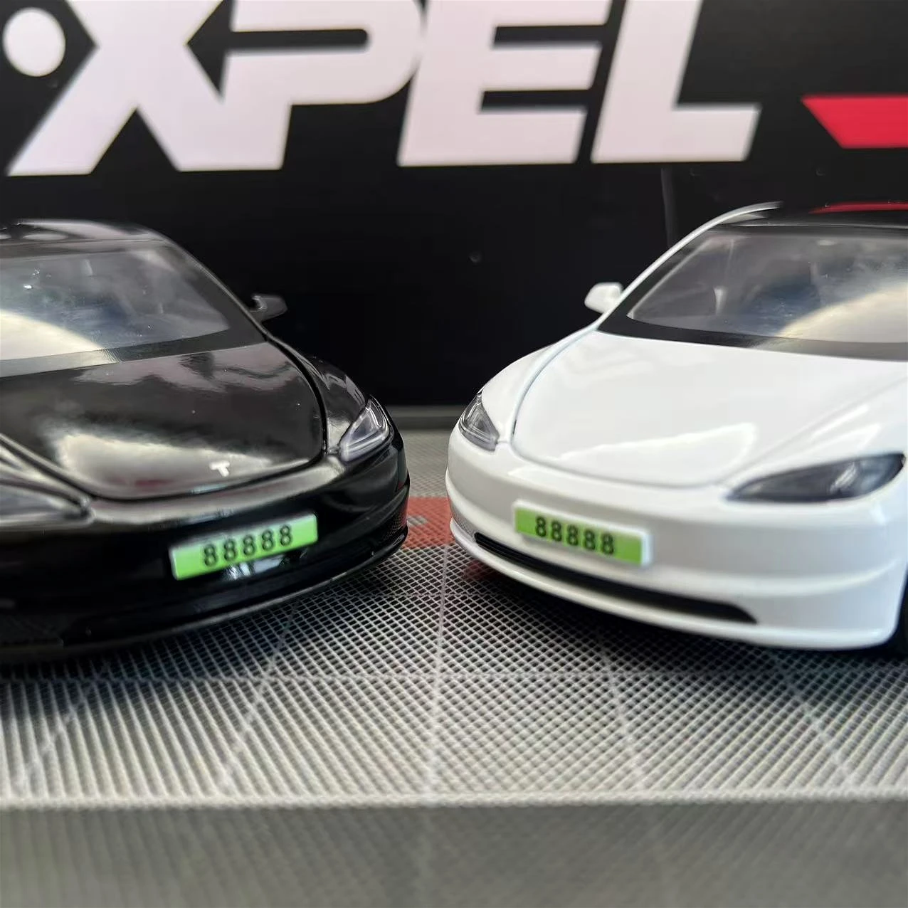 1:32 tesla modelo 3 liga modelo de carro simulação som e luz puxar para trás carro de brinquedo carro de metal meninos coleção ornamentos presente