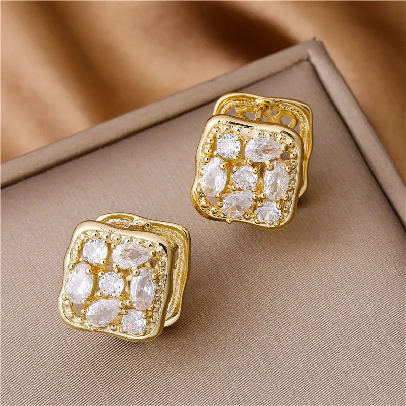 

French Temperament Fashionable Shiny Hollow Square Earrings Small Exquisite Luxury Simple Versatile Ears Accessories For Women