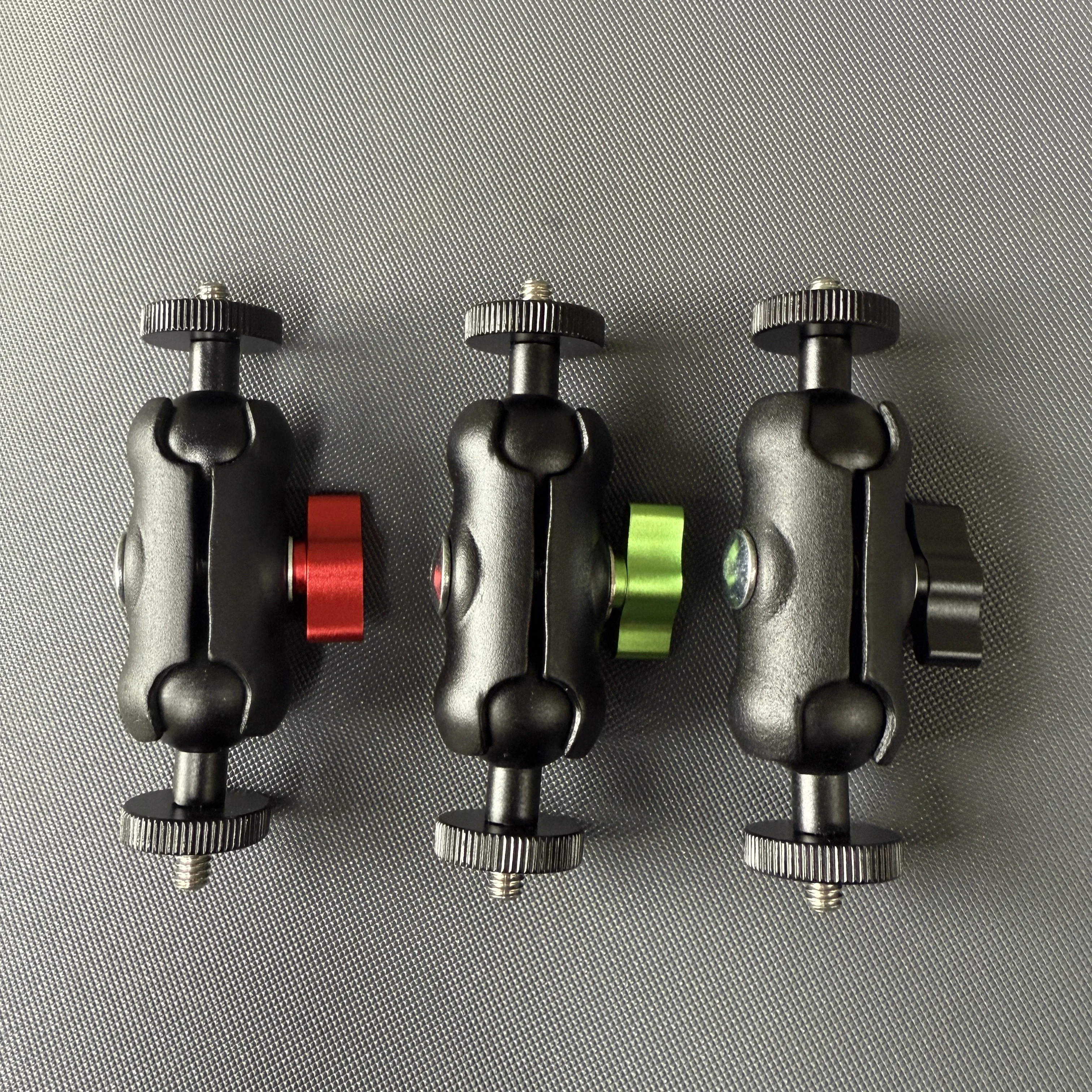 

Universal Metal Joint 1/4 Aluminum Alloy Adapter Bracket for Live Broadcast Fill Light 360 Degree Rotation Mobile Phone Stand