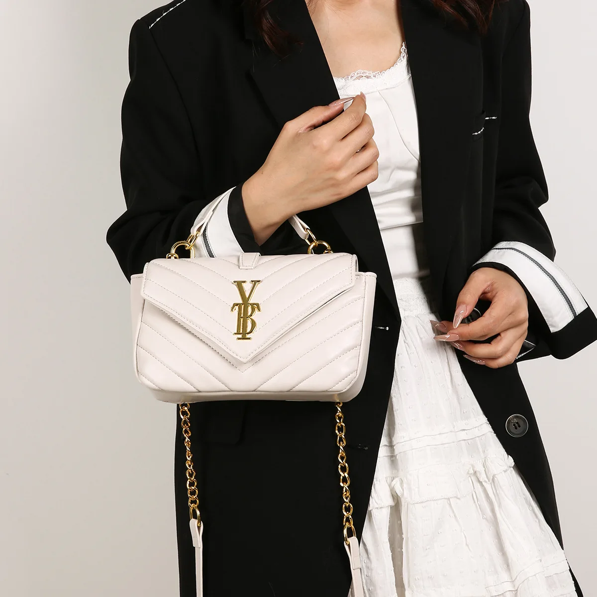 

2025 Glossy Chevron Chain Bag - Stylish Shoulder & Crossbody Purse for Women, Fashionable Handheld Tote