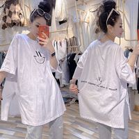 A large-sized chubby girl's smiling face embroidered fashionable and stylish women's short-sleeved T-shirt