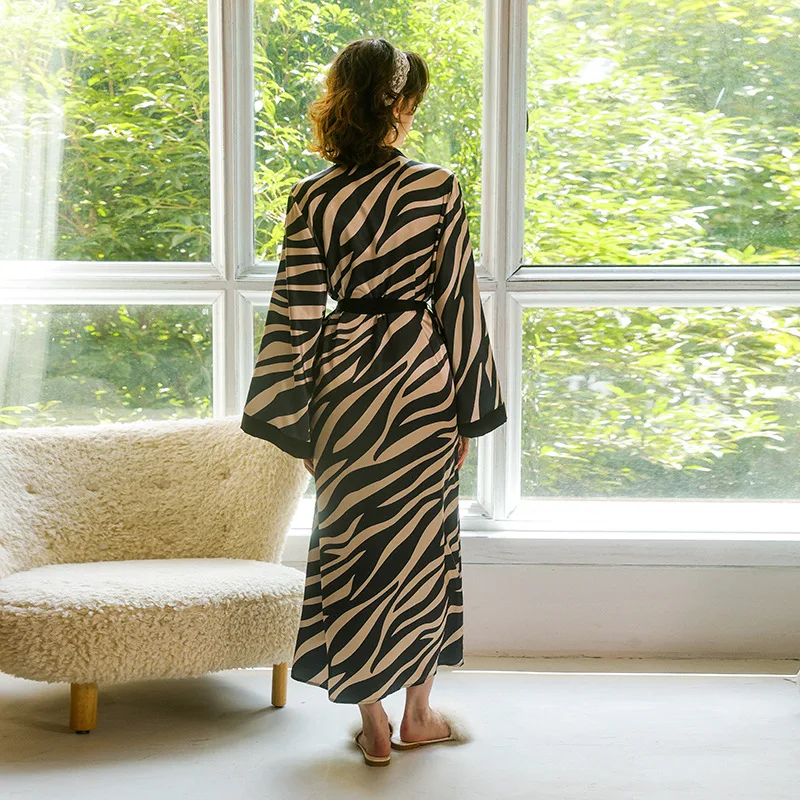 Abito a maniche lunghe con stampa zebrata retrò francese per le donne Pigiama di lusso a gamba lunga con cravatta in seta di simulazione Comodo indumenti da notte