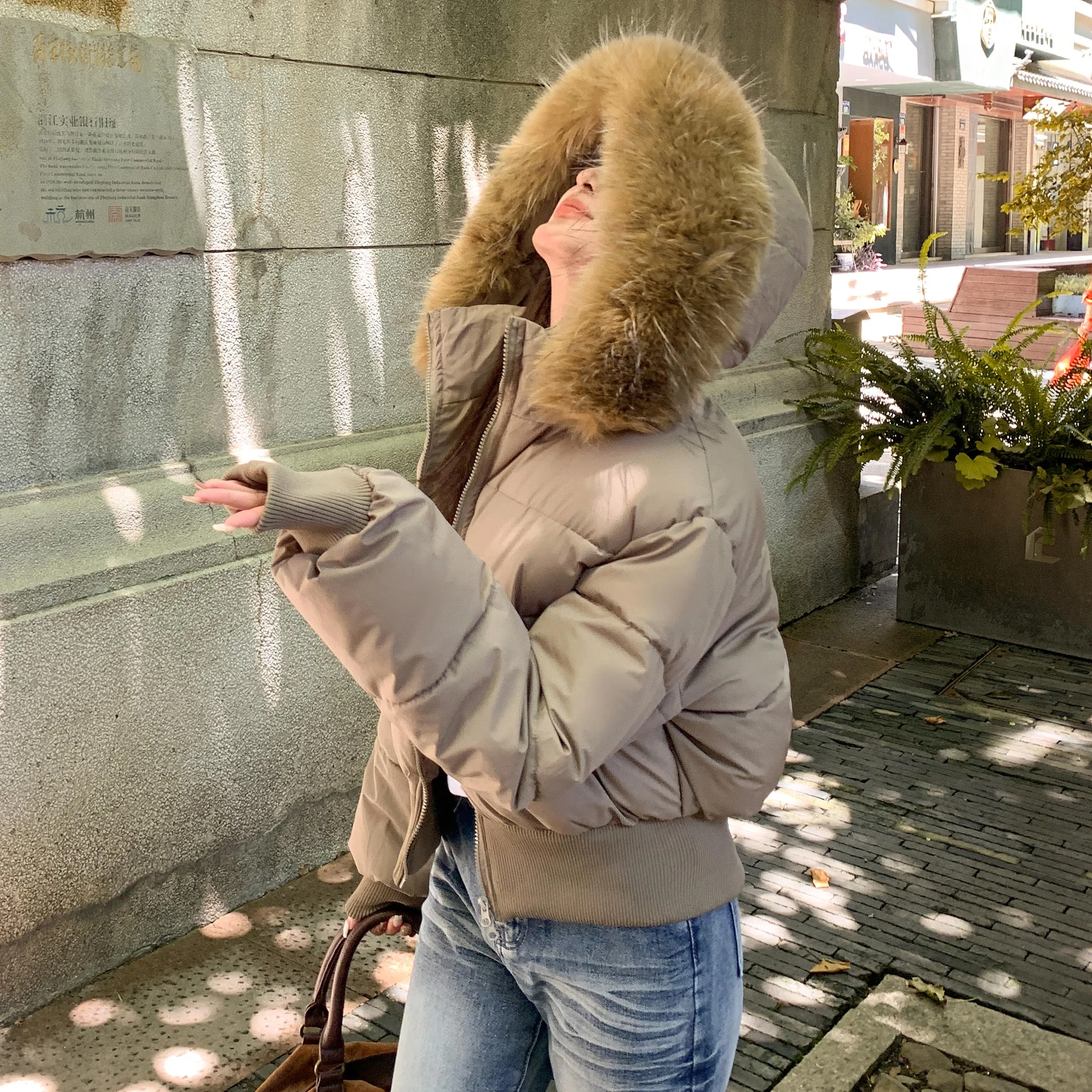 

2025 Autumn Winter Puffer Jacket Women Outerwear Thick Down Cotton Padded Short Coat Female Fashion Fur Collar Hooded Parkas