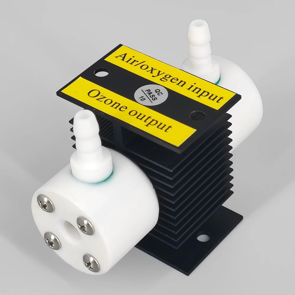 CE FCC ROHS Prodotto brevettato 0,5 G/H 0,5 grammi Tubo di ozono al quarzo nero Parti del generatore di acqua aria di ozono ad alta concentrazione