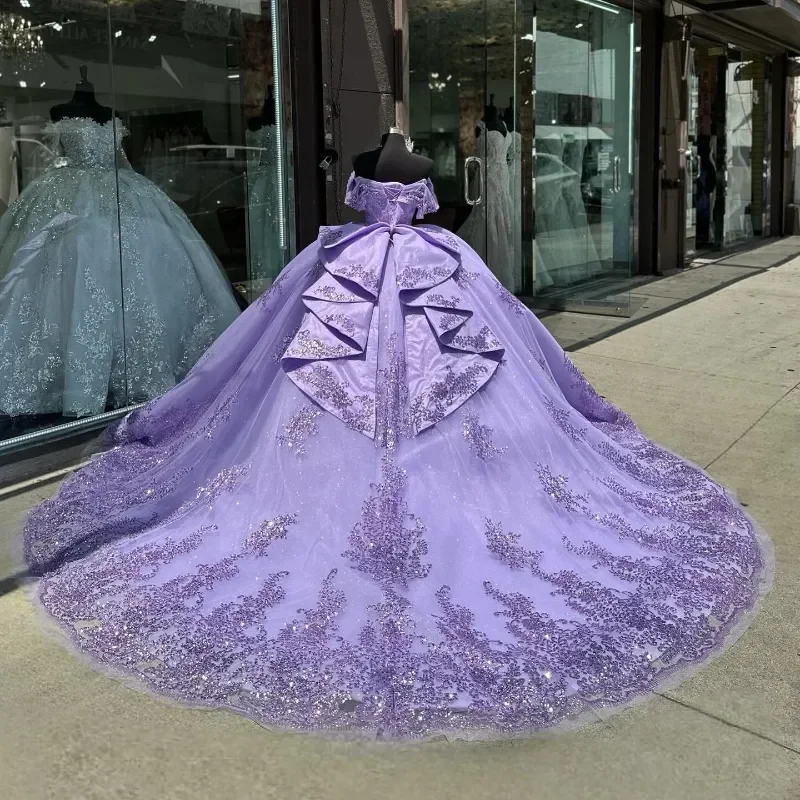 Luxuriöse Lavendel-Ballkleid-Quinceanera-Kleider, glänzende Pailletten, Applikationen, Schleife, Korsett, süße Quinceanera-Kleider für 15 Jahre, individuell gestaltet