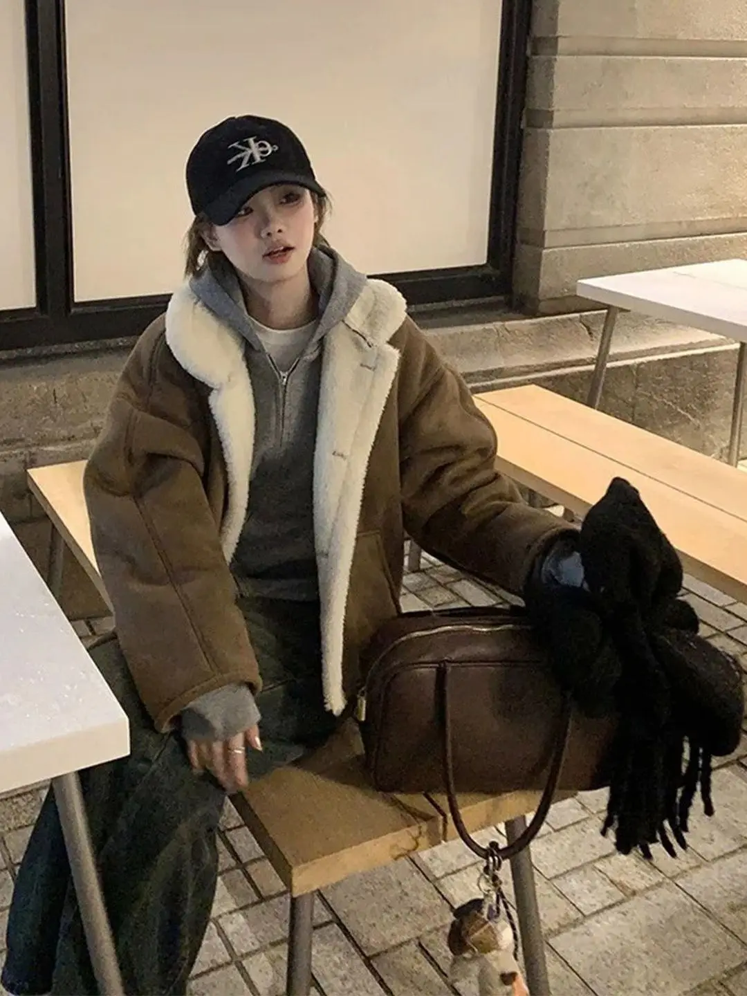 

Retro Sle Women's Thiened Warm Loose Collar Lamb Fur Jaet Inteated Leather And Fur Coat Vintage Sle ort Outerwear