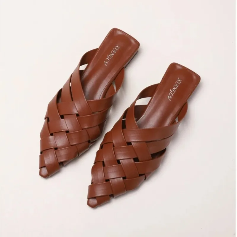 Mules ajourées à bout pointu pour femme, nouvelle mode été 2026, à talon épais, à porter à l'extérieur, style mule à bout fermé, sandales pour femme