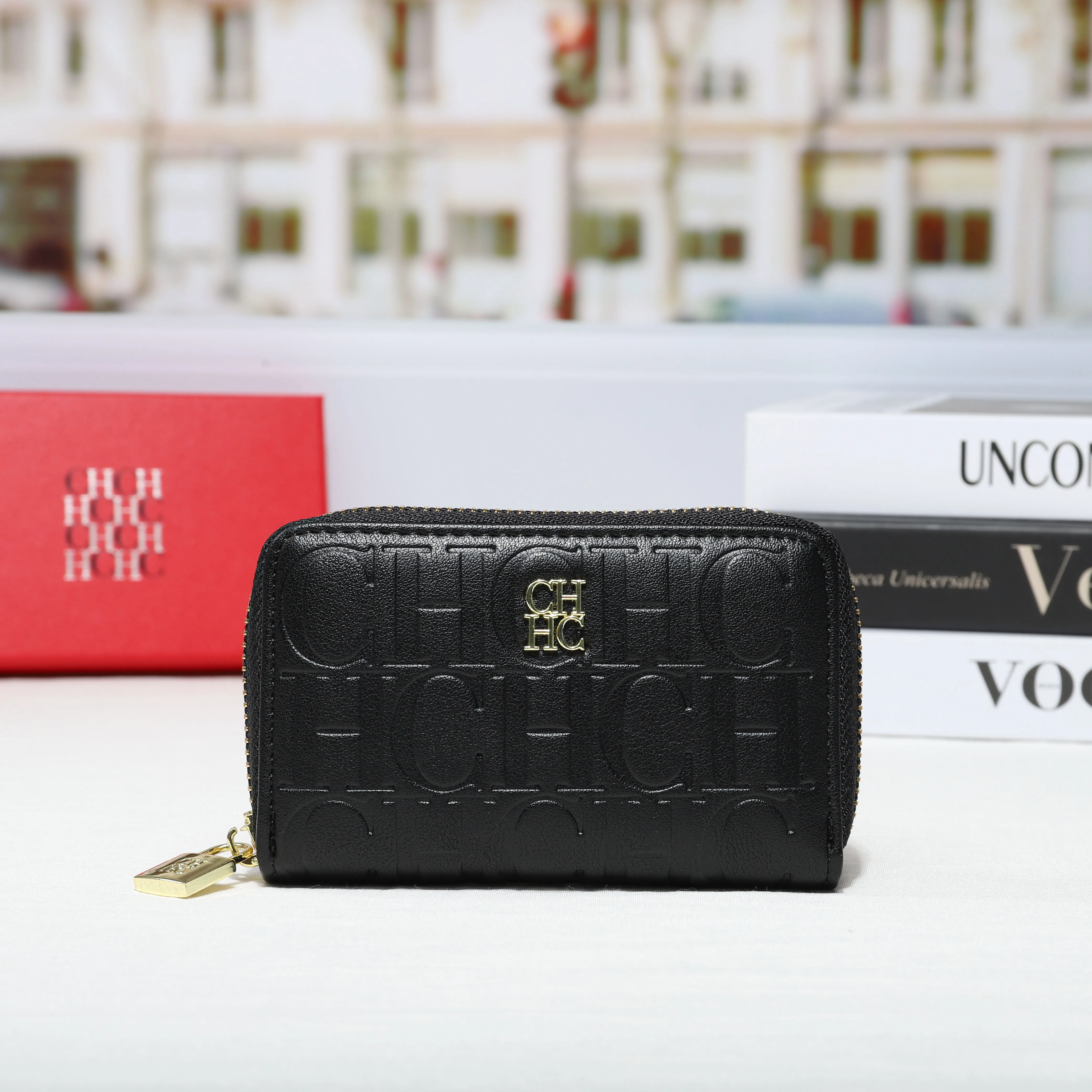 

CH Brand New Fashion Embossed Key Holder Wallet Zipper With Card Slots Durable Key Organizer For Daily Women Men 2026 Key Pouch