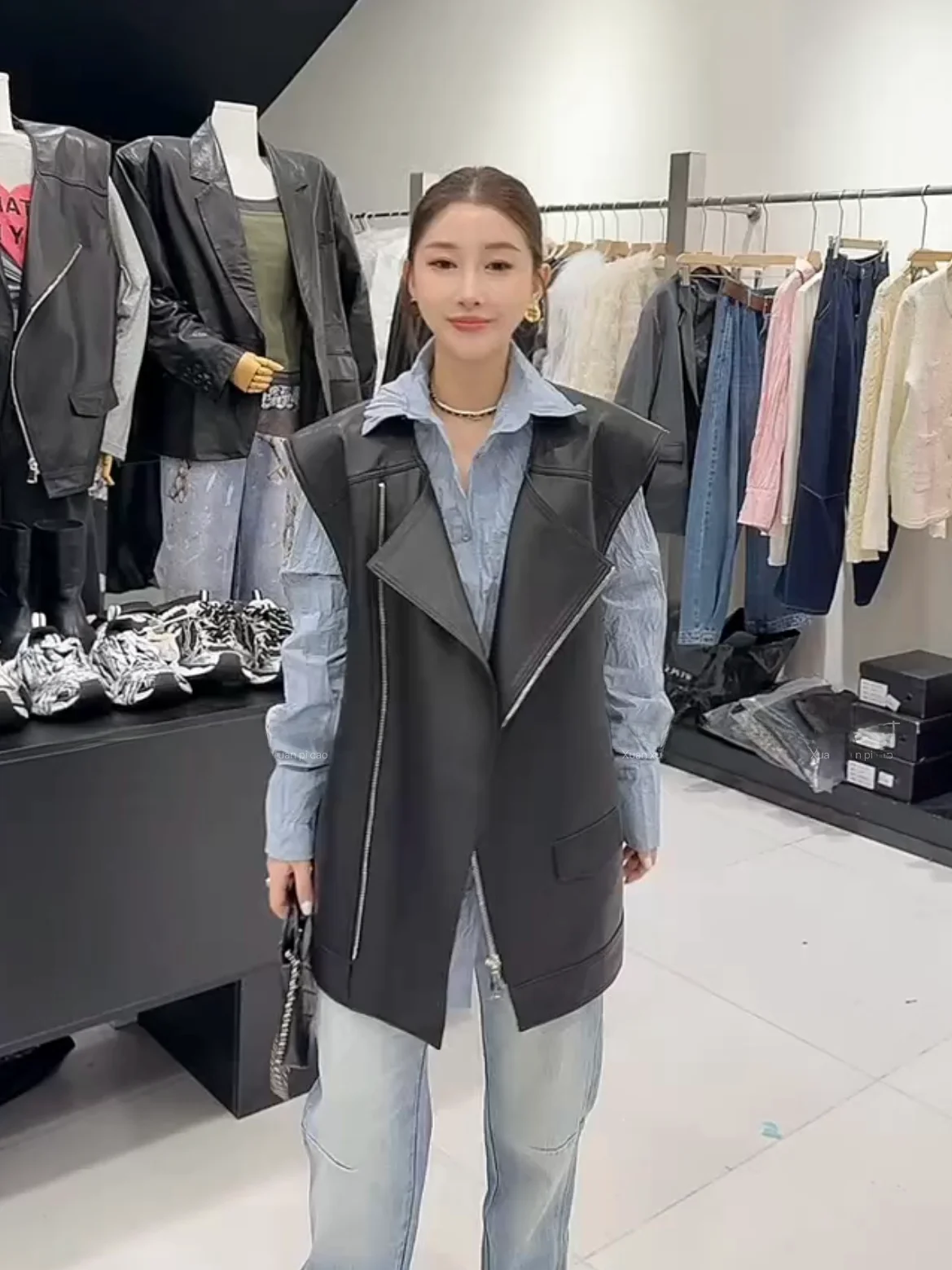 

Новая женская жилетка из натуральной овчины 2026 года: укороченная, приталенная, универсальная, модная, для повседневной носки, с анималистическим принтом