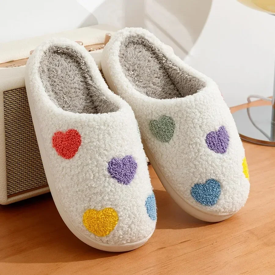 Pantoufles multicolores pour femmes, design mignon petit cœur, chaussures de maison, amour romantique, confortables, plates, cadeau pour fille et ami, hiver