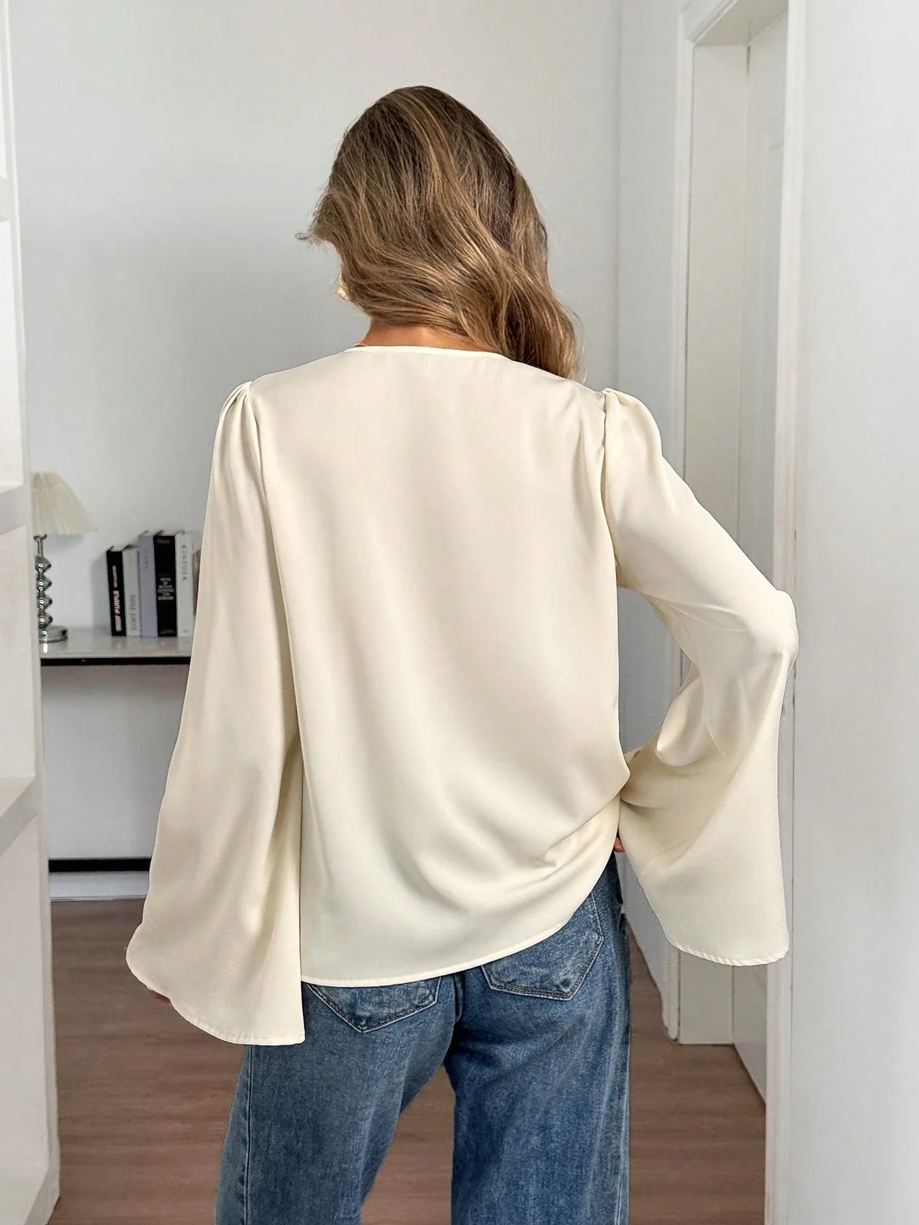 

Elegant Ruffled V-Neck Flare Sleeve Blouse For Women