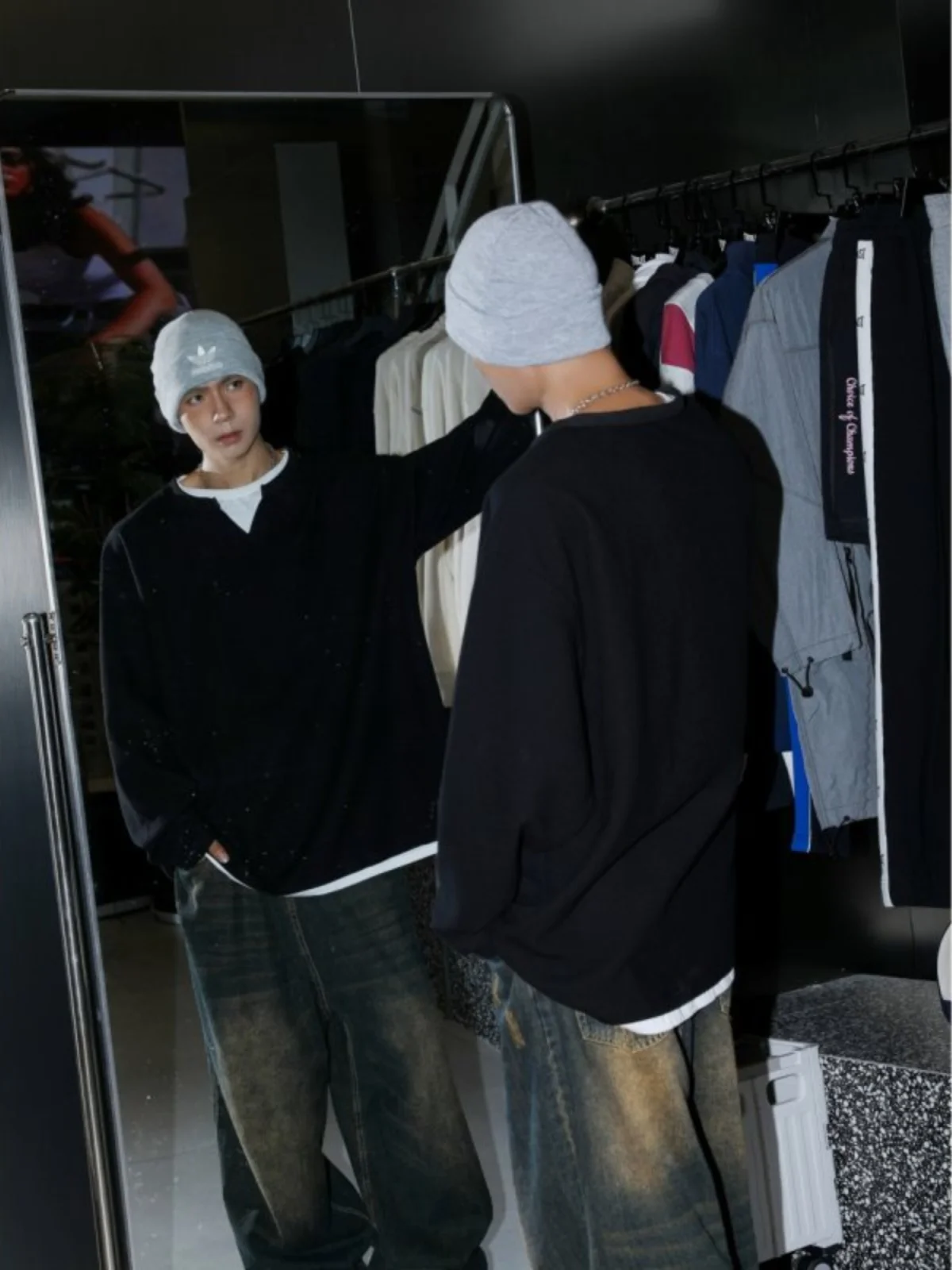 

Loose Long Sve V-Ne Men's T-irt Bla American Retro Sle round Ne Hoodl Sweatirt Casual Breathable Top